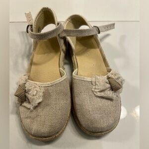 OKAA Spain.  Linen Girl Bow Espadrilles Tan.  Excellent condition. Size 30